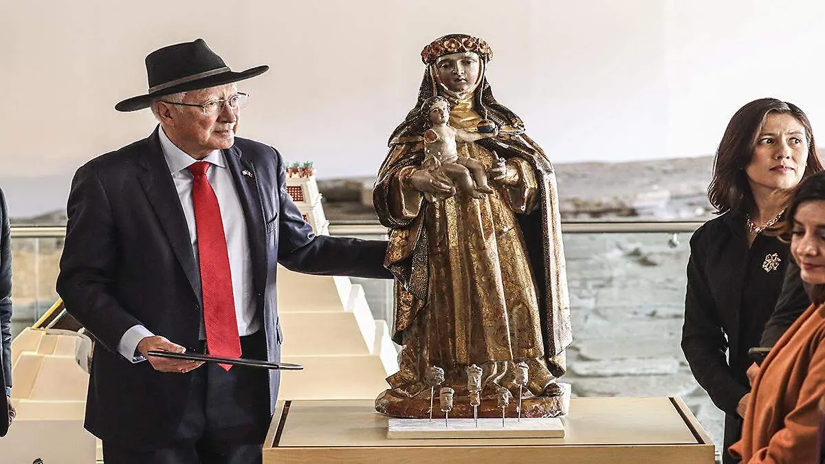 Ken Salazar-Embajador-Virgen de Santa Rosa ROBERTO HERNANDEZ